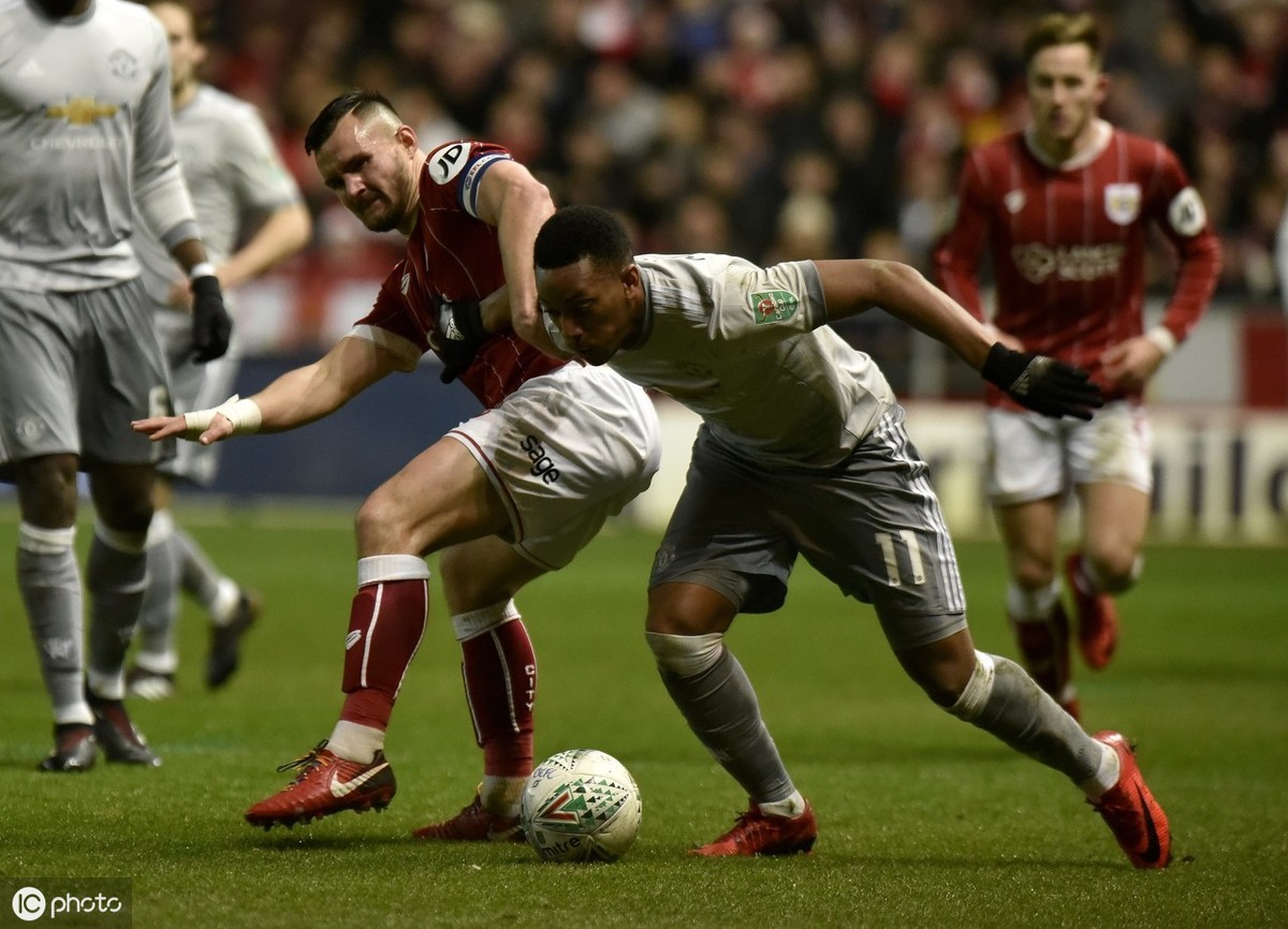 星空体育中国那不勒斯冲刺阶段临场应变东契奇在曼联比赛中出色防守，连对手都承认：清晨里尔调整名单以备欧联的简单介绍